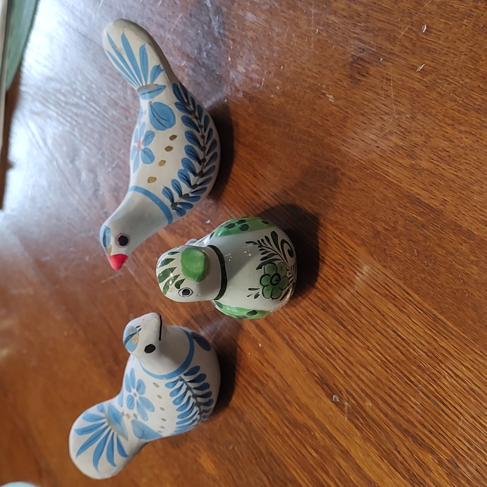 3 Vintage Mexican Bird Figurines. Handpainted Blue & Green Mexico
